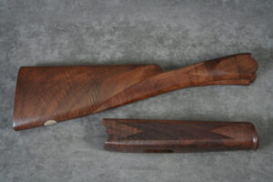 Beretta 687 12ga English Wood set #FL12277 Dim: 1 3/8" x 2 3/16"