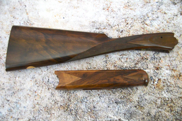Beretta 687 EELL 20ga Left Hand Field Wood Set #FL20025 Dim: 1 3/8" x 2 1/8"